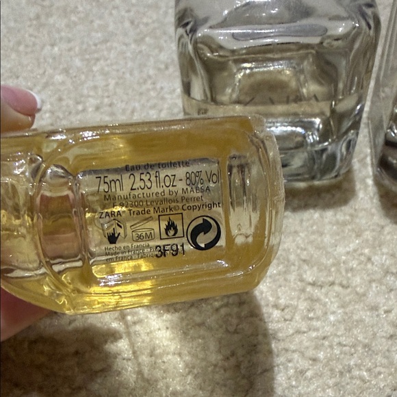 Zara Fragrance Set with Gold and Cream Accents - Picture 6 of 9